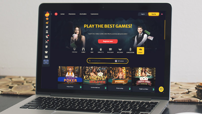 Скрийншот на страницата за покер на живо HellSpin на екрана на лаптопа